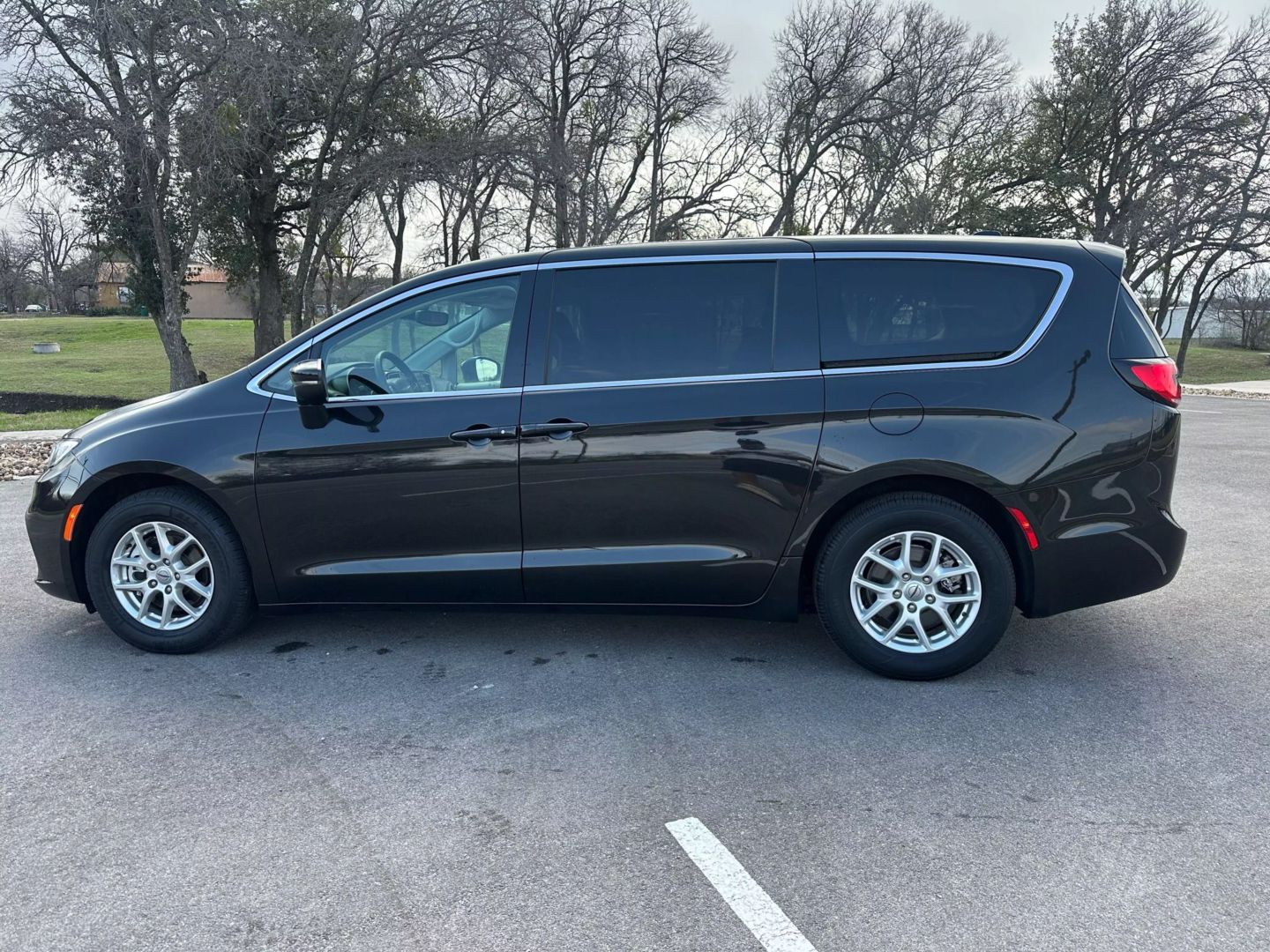 2023 Chrysler Pacifica - Image 4