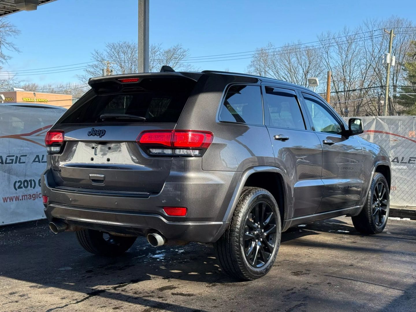 2018 Jeep Grand Cherokee - Image 11