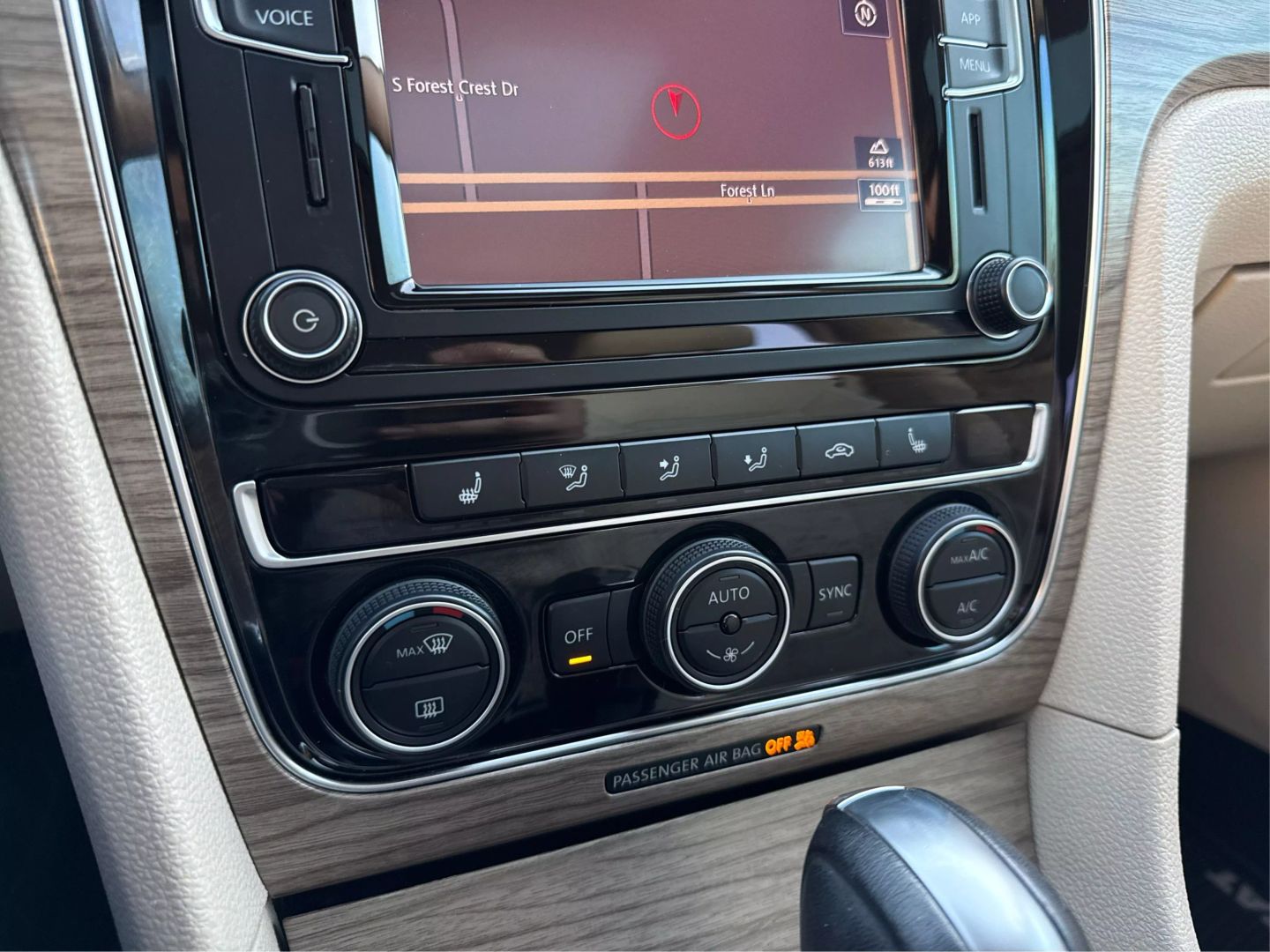 2018 Volkswagen Passat - Image 28
