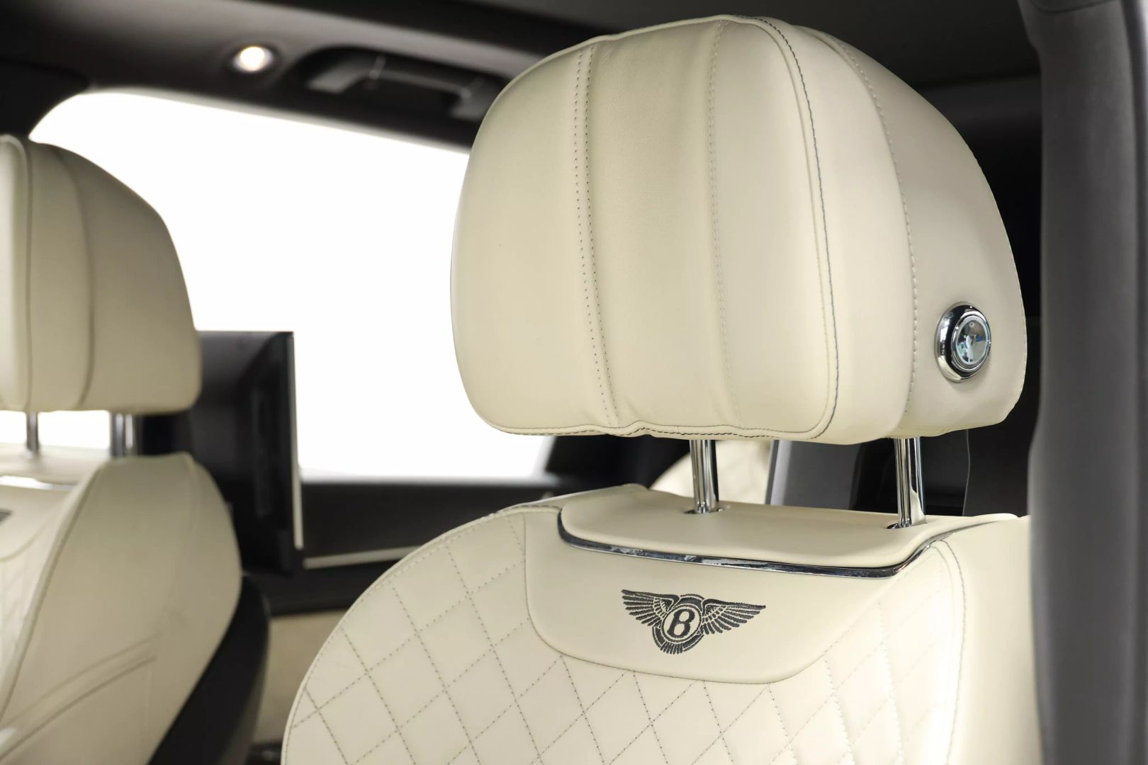 2017 Bentley Bentayga - Image 20