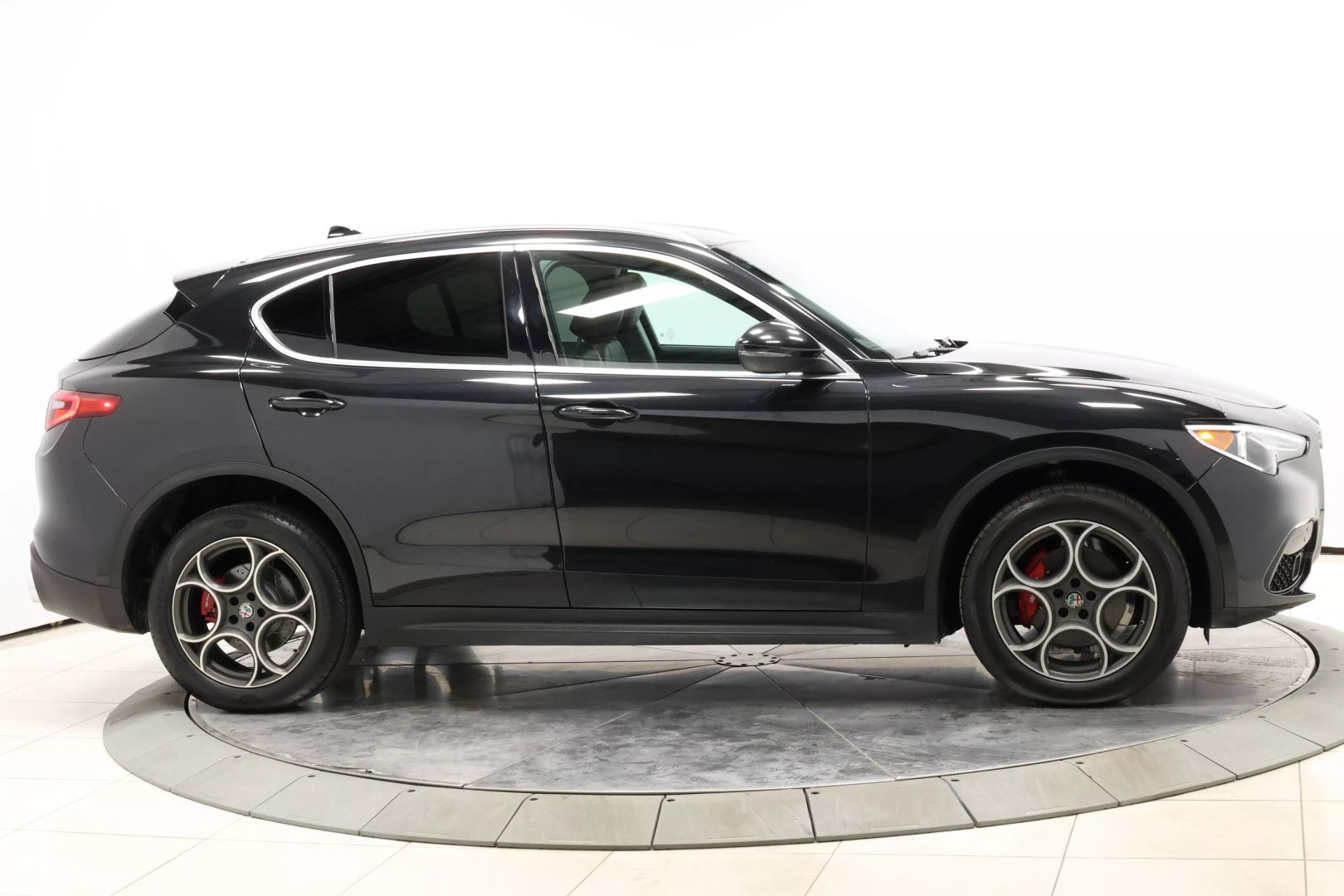 2018 Alfa Romeo Stelvio - Image 62