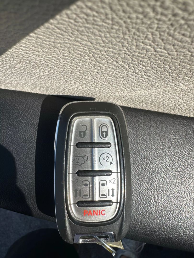 2023 Chrysler Pacifica - Image 19