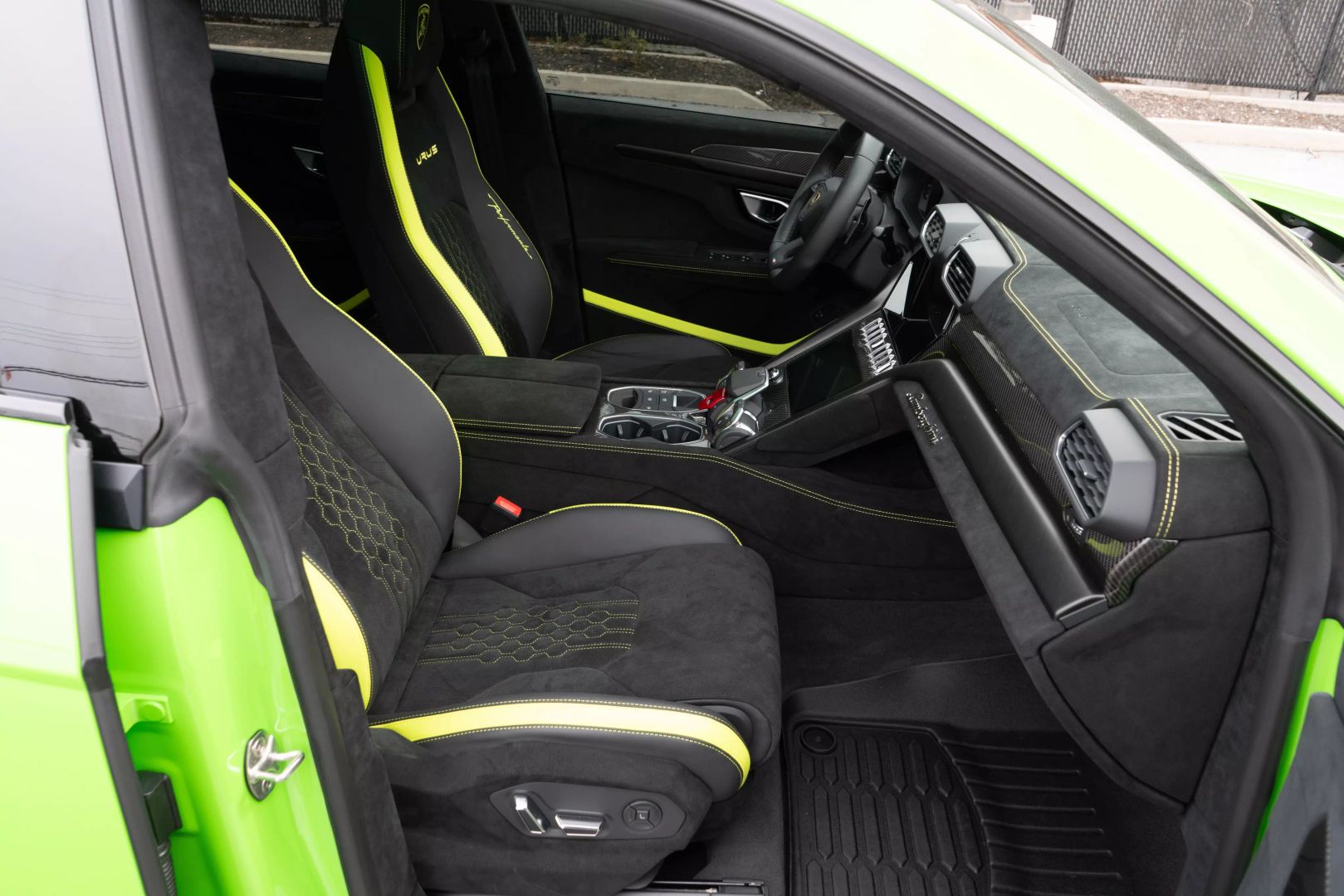 2023 Lamborghini Urus - Image 59
