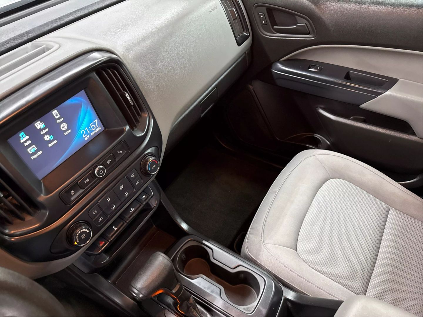 2017 Chevrolet Colorado Extended Cab - Image 29