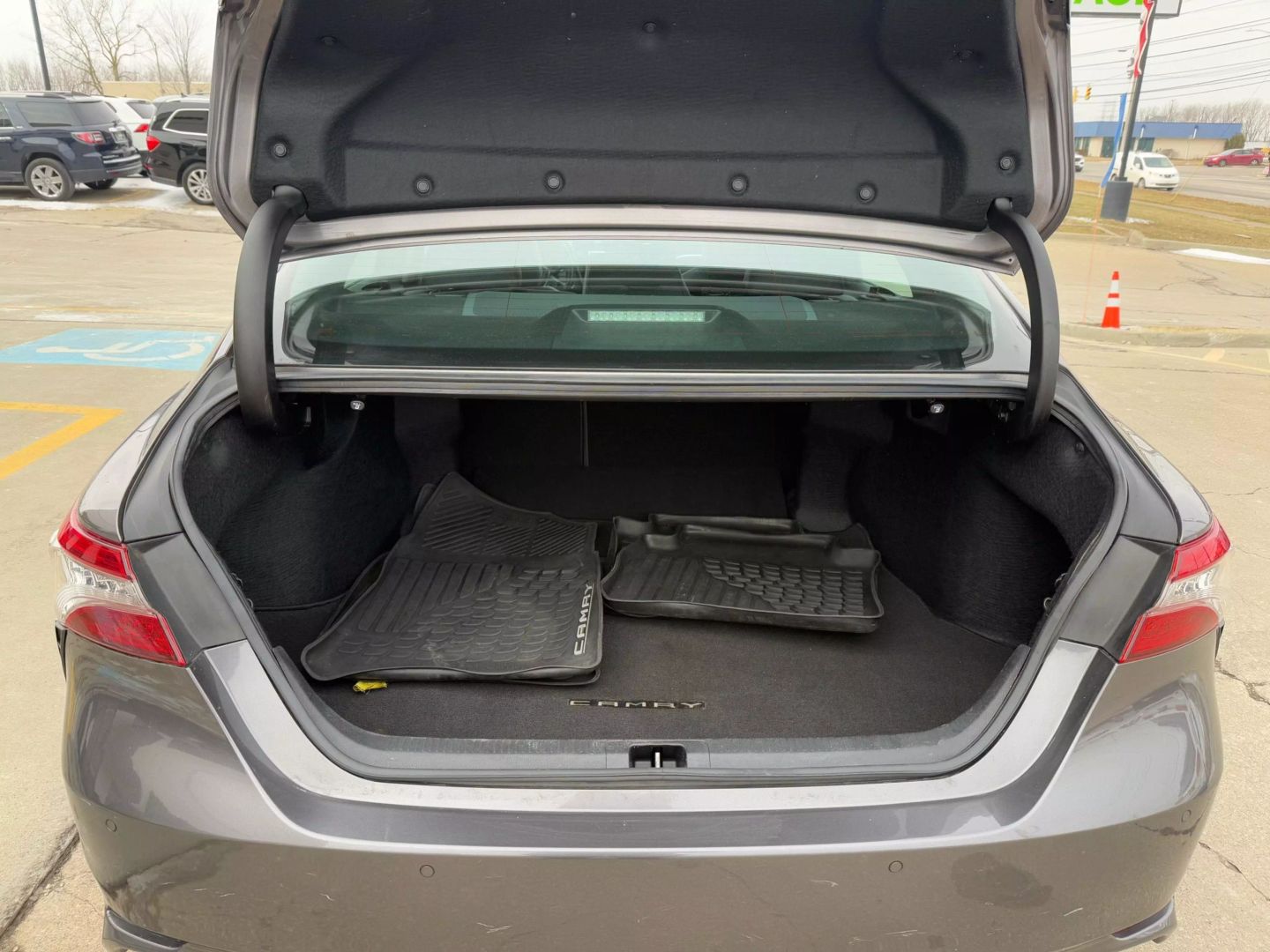 2018 Toyota Camry - Image 13