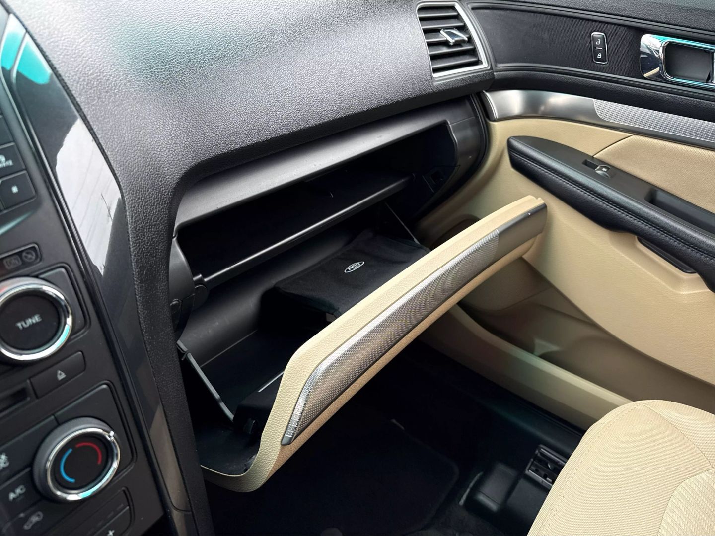 2017 Ford Explorer - Image 23