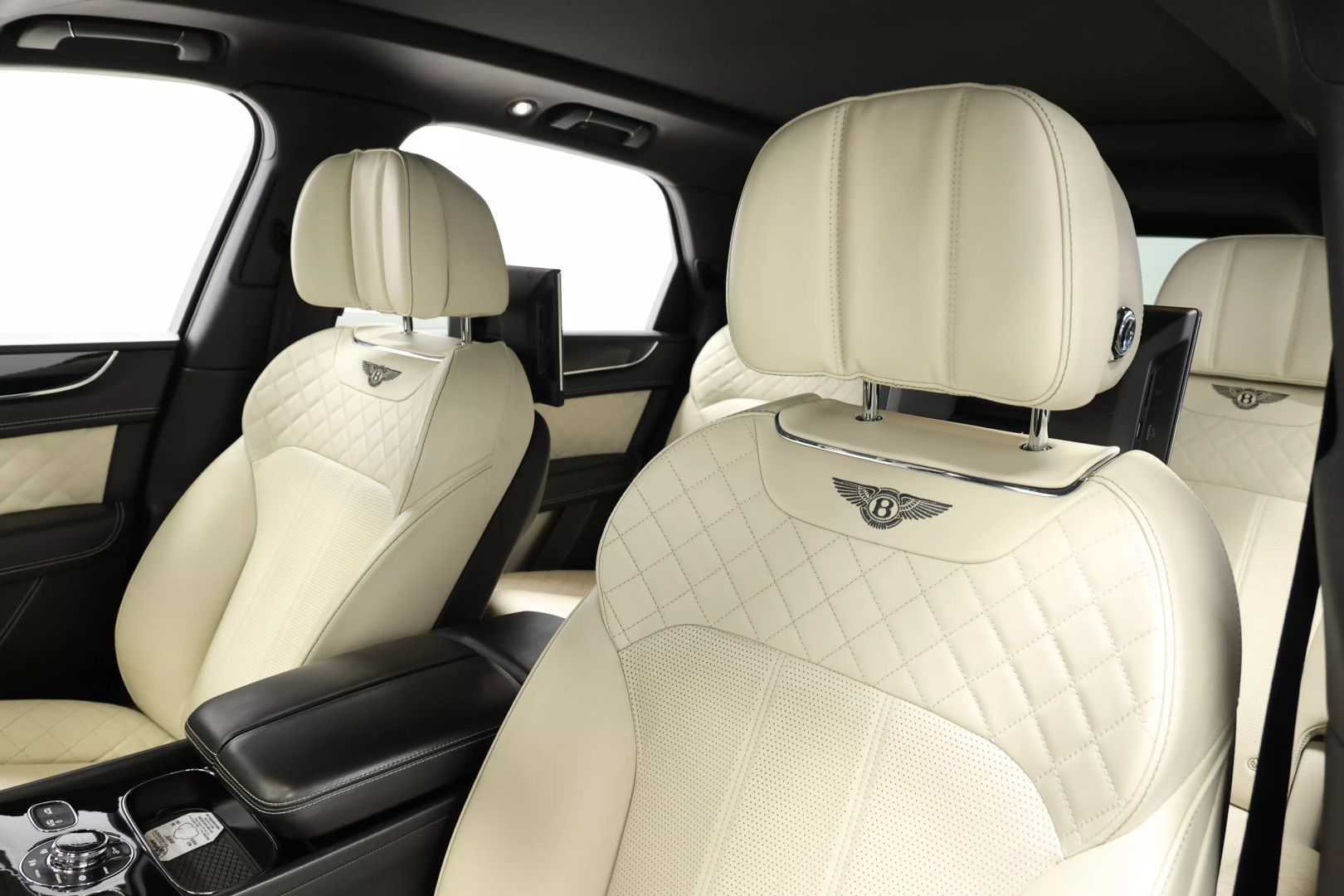 2017 Bentley Bentayga - Image 18