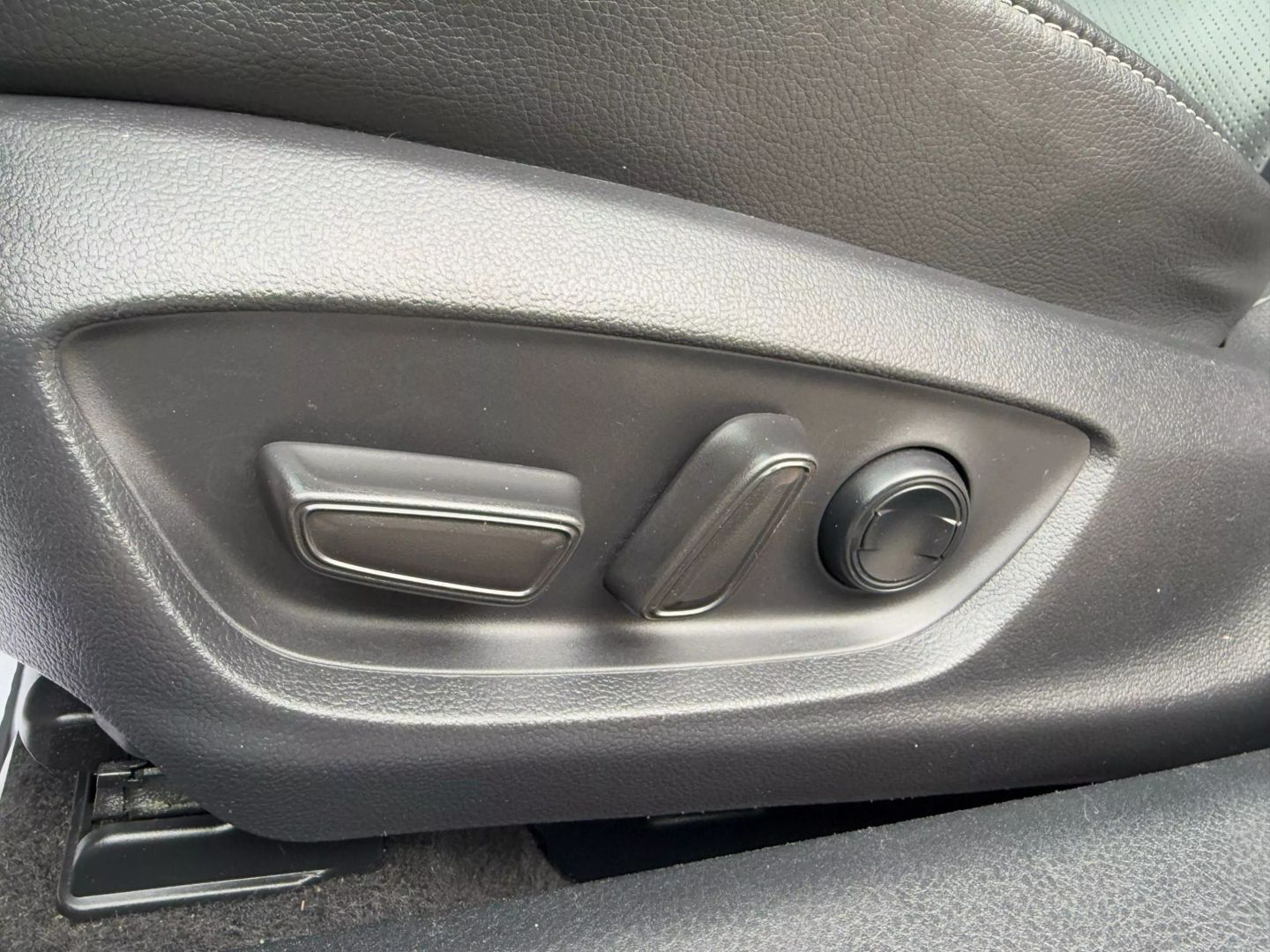 2018 Toyota Camry - Image 19