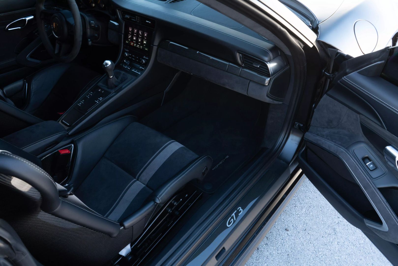 2018 Porsche 911 - Image 51
