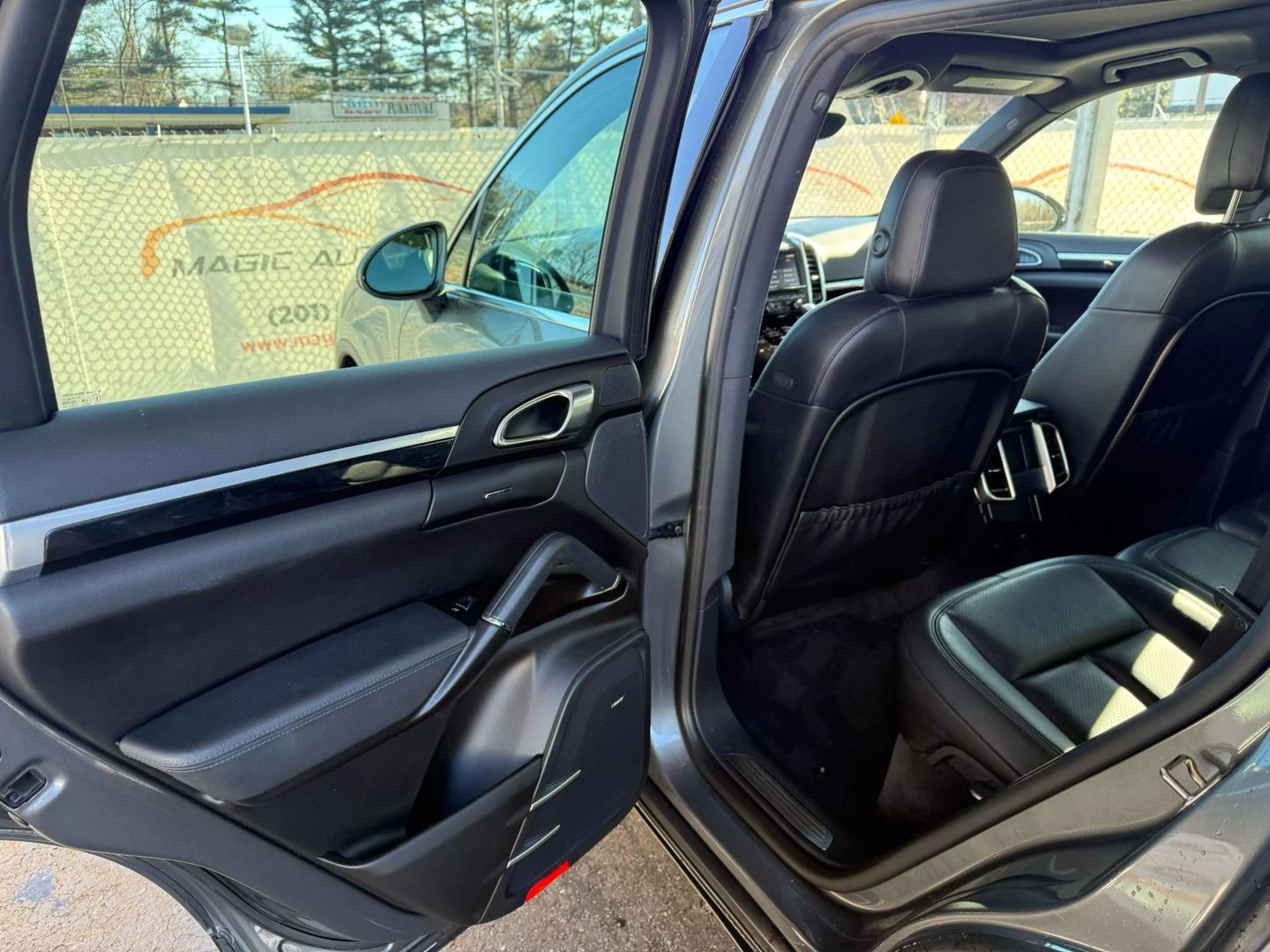 2016 Porsche Cayenne - Image 17