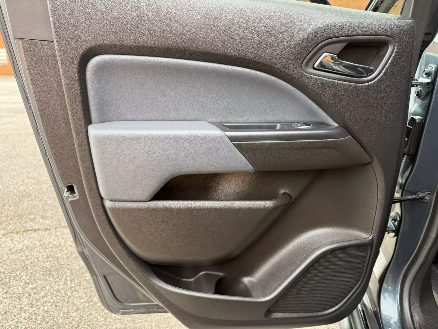 2020 Chevrolet Colorado Crew Cab - Image 15