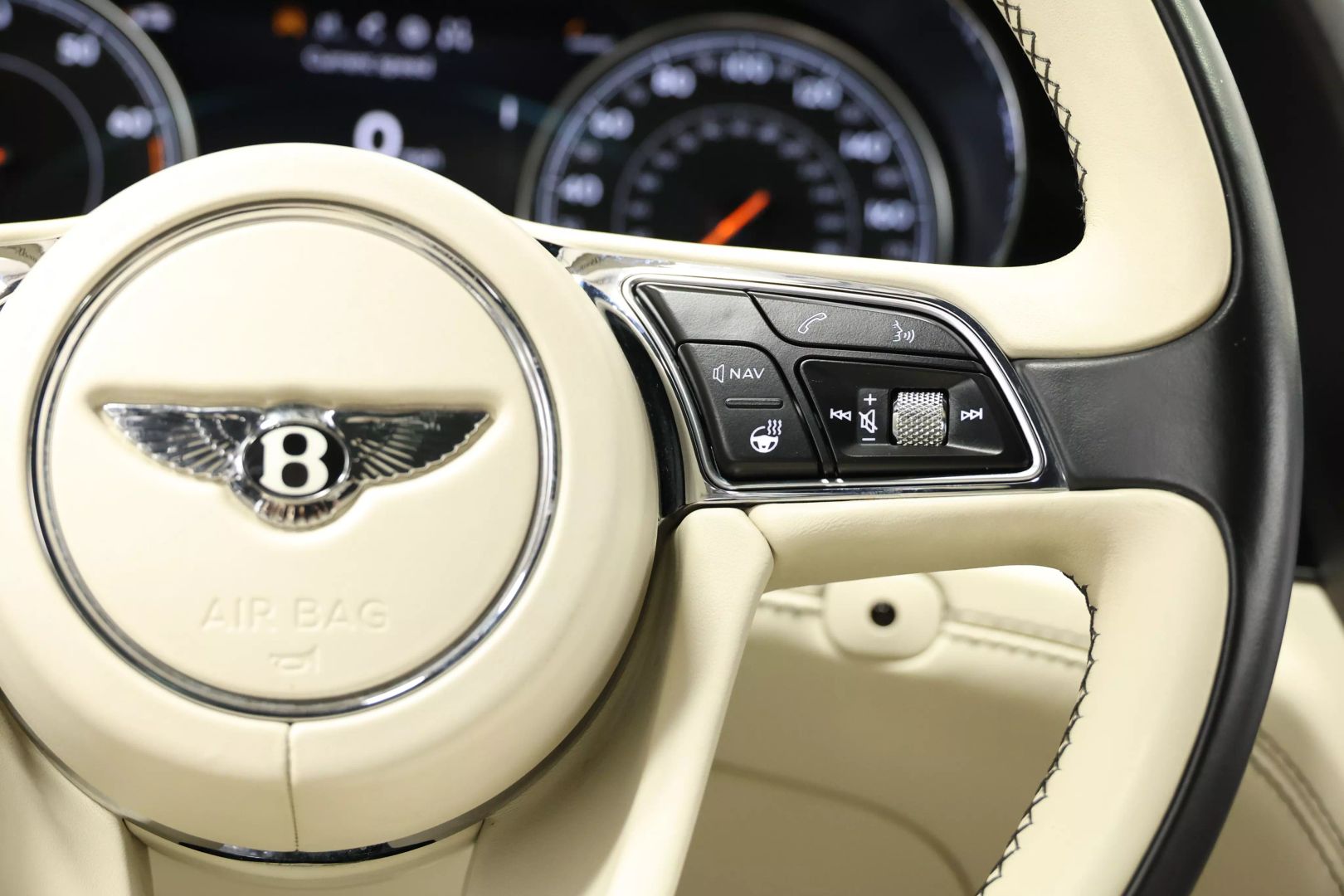 2017 Bentley Bentayga - Image 28