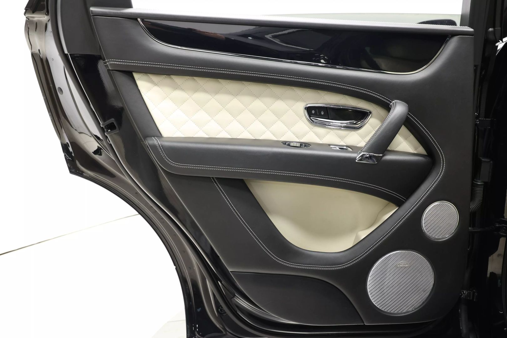 2017 Bentley Bentayga - Image 48