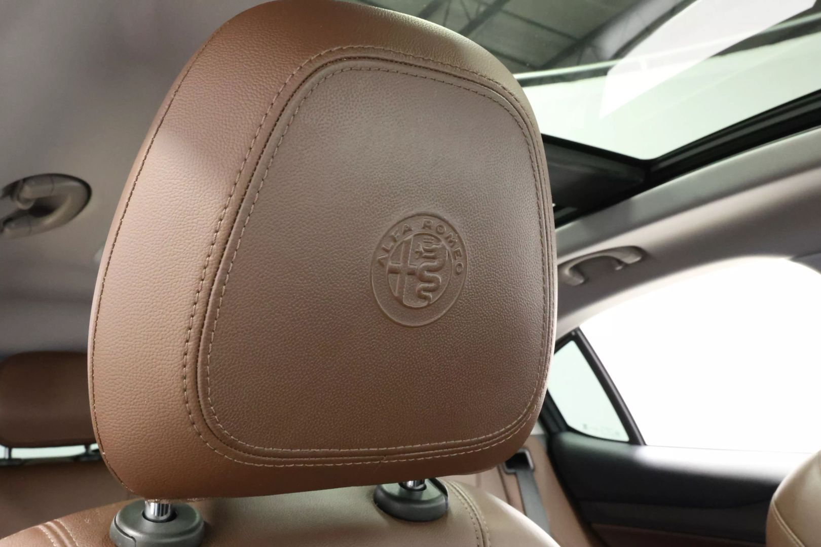 2018 Alfa Romeo Stelvio - Image 87