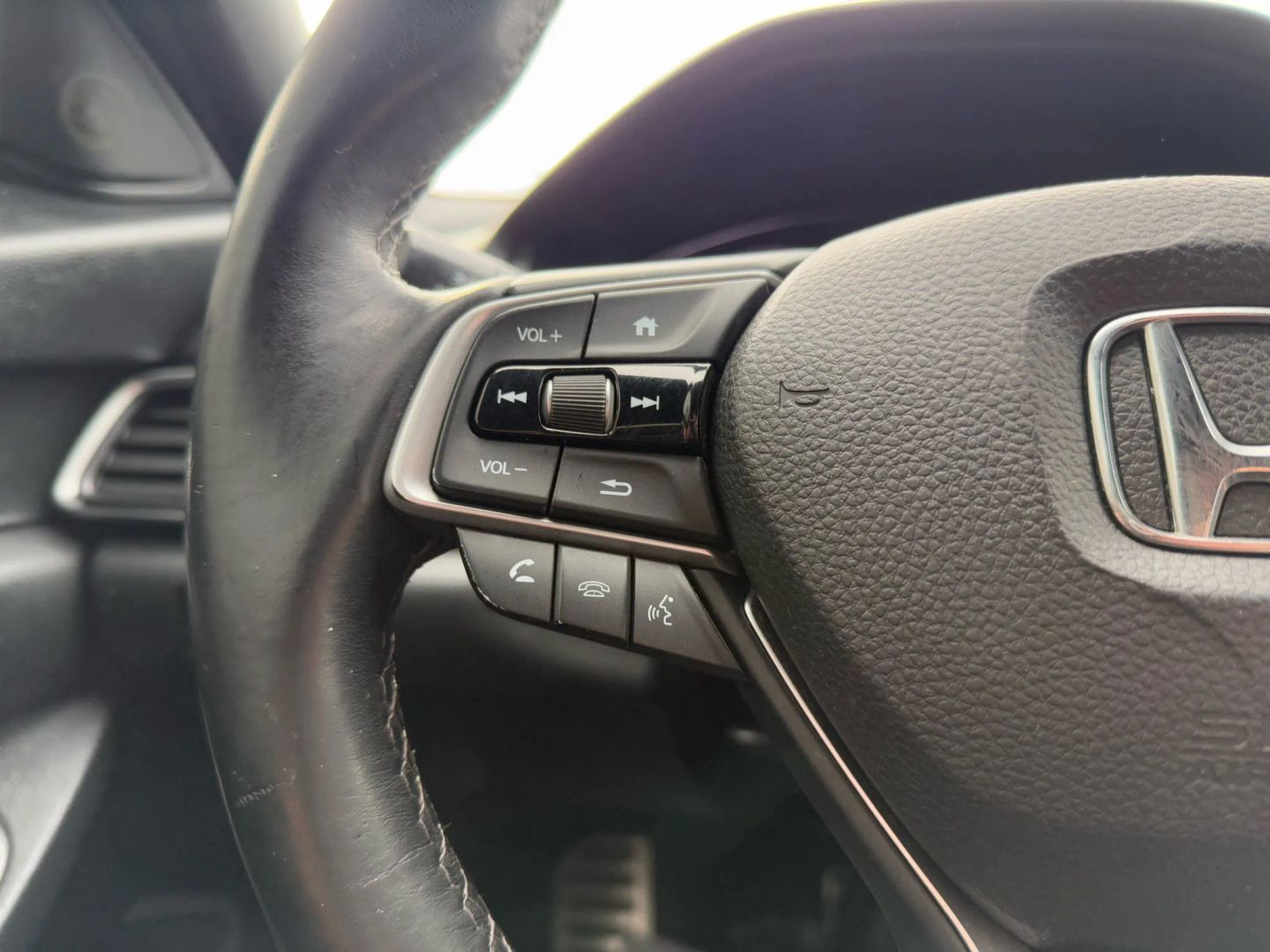 2019 Honda Accord - Image 30