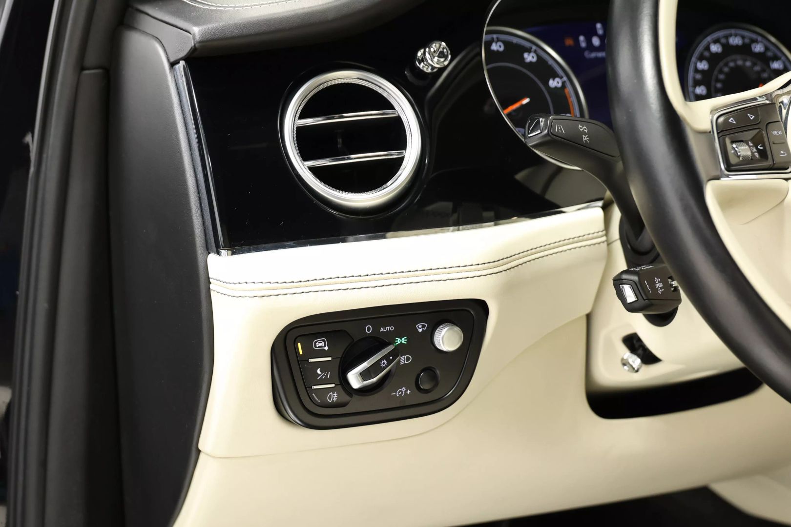 2017 Bentley Bentayga - Image 22