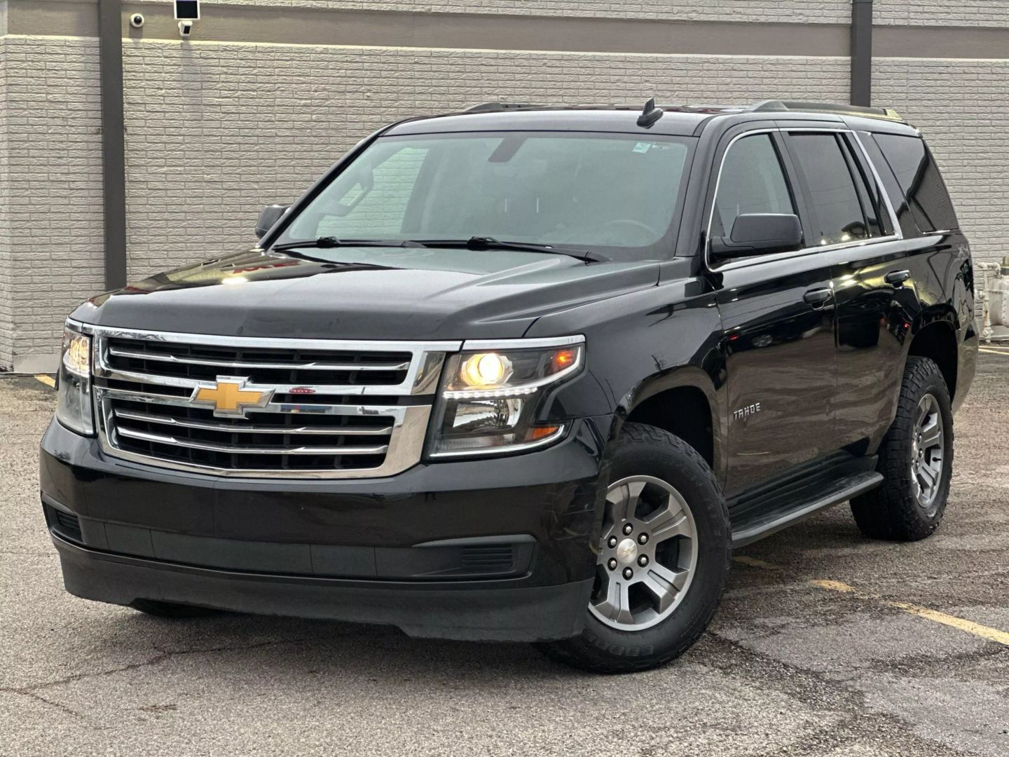 2019 Chevrolet Tahoe - Image 2
