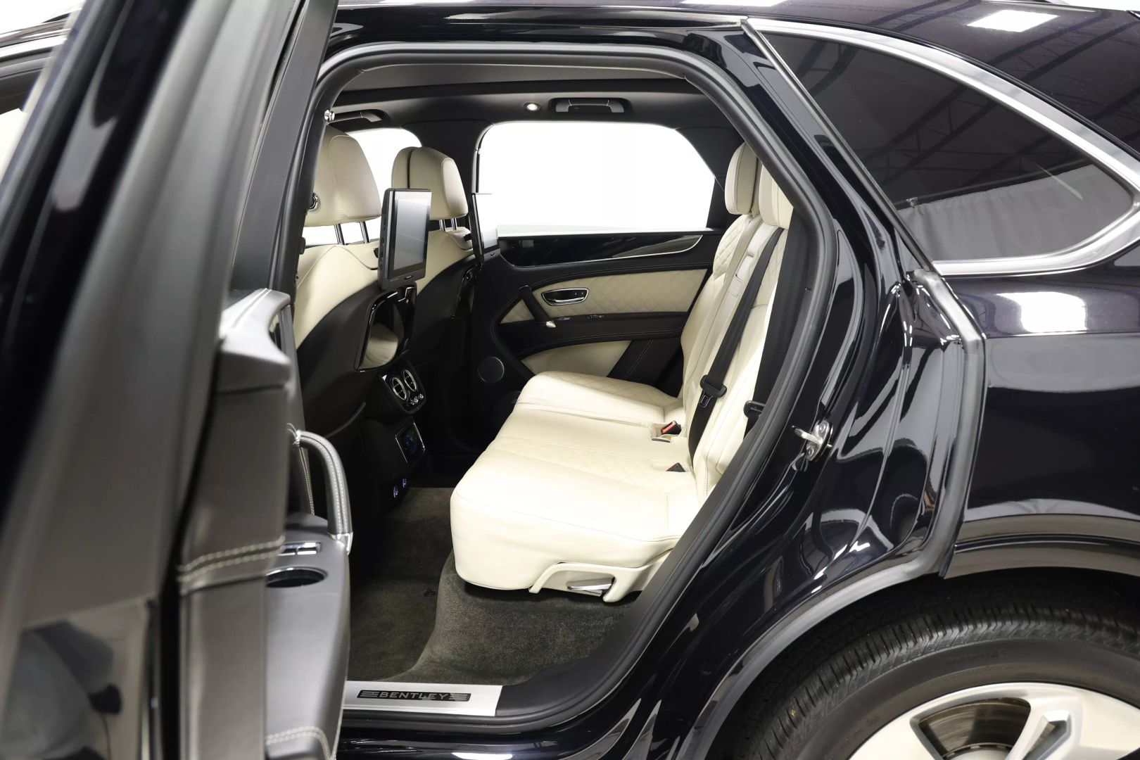 2017 Bentley Bentayga - Image 52