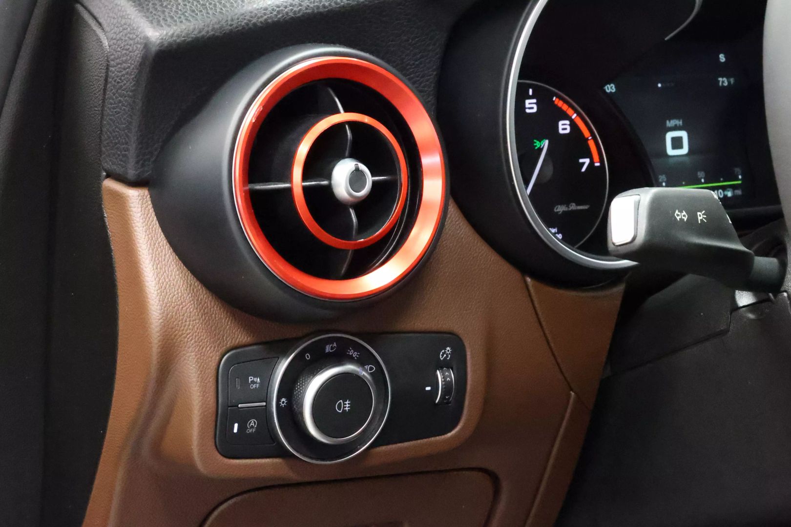 2018 Alfa Romeo Stelvio - Image 21