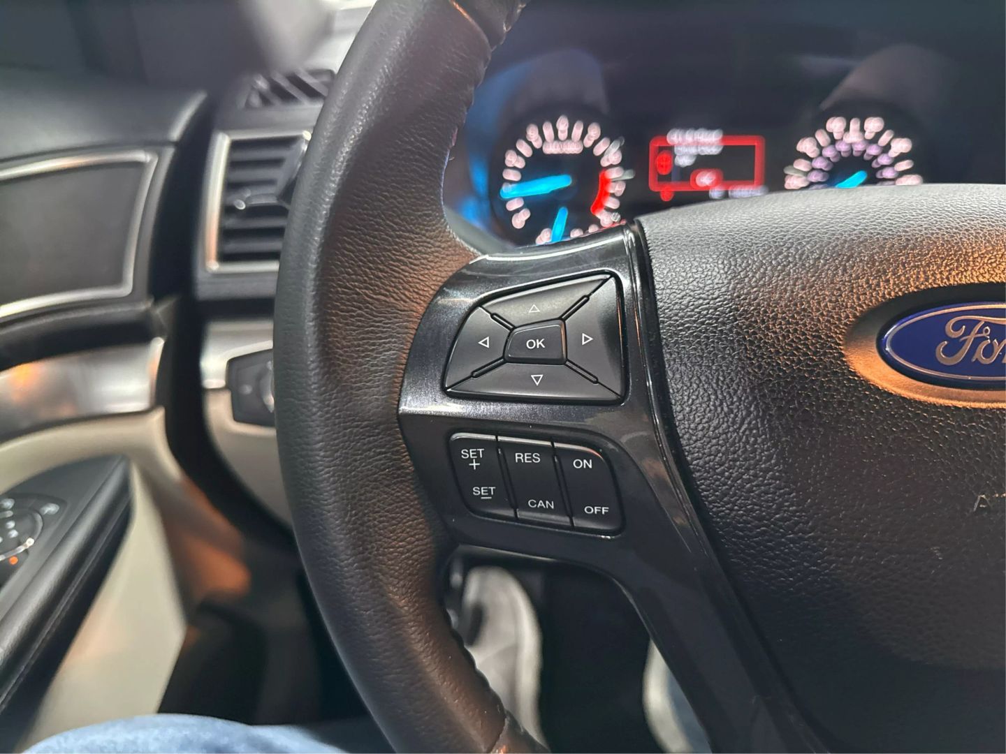 2018 Ford Explorer - Image 22