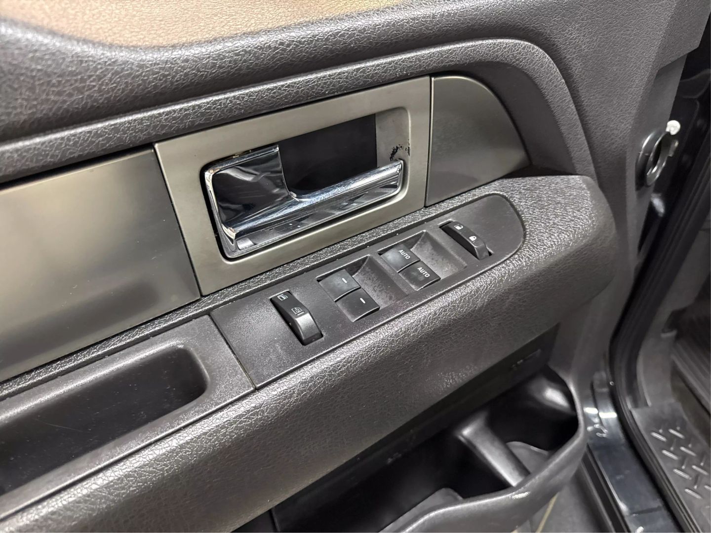 2013 Ford F150 Supercrew Cab - Image 27