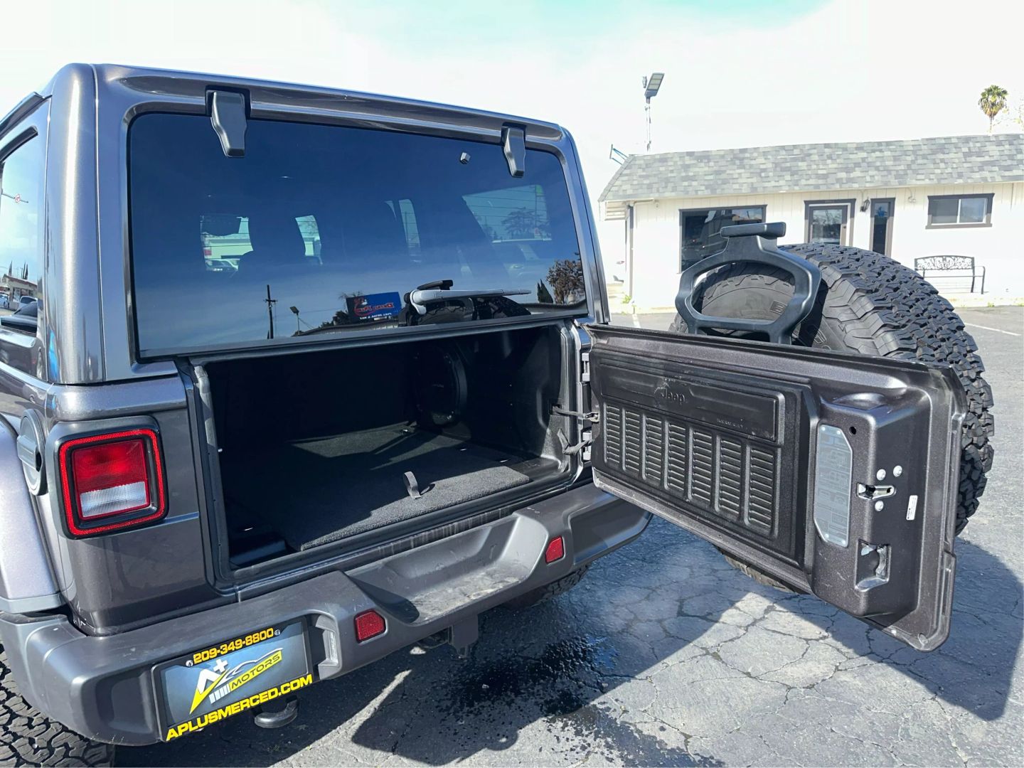 2019 JEEP WRANGLER UNLIMITED SUV 4-CYL, TURBO, 2.0 LITER SAHARA SPORT UTILITY 4D