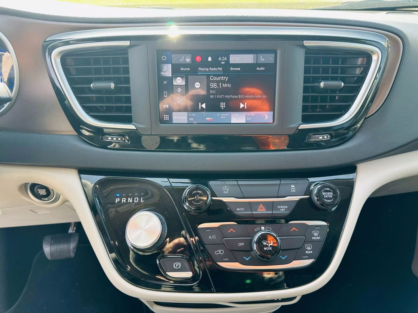 2022 Chrysler Voyager - Image 20