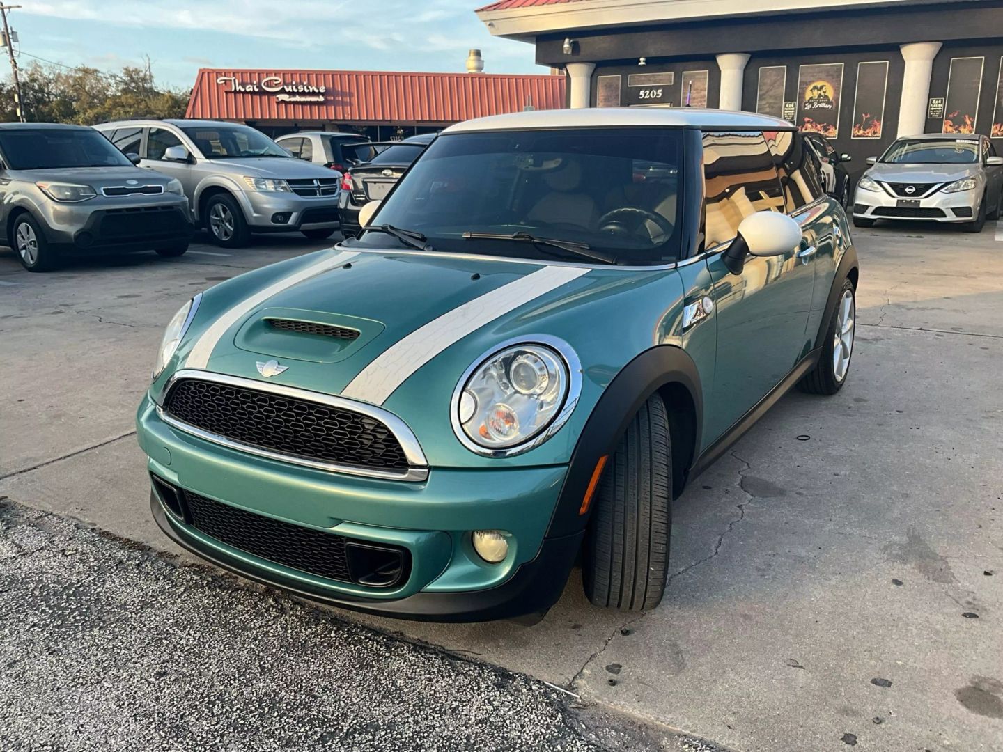 2014 MINI Cooper Base's photo