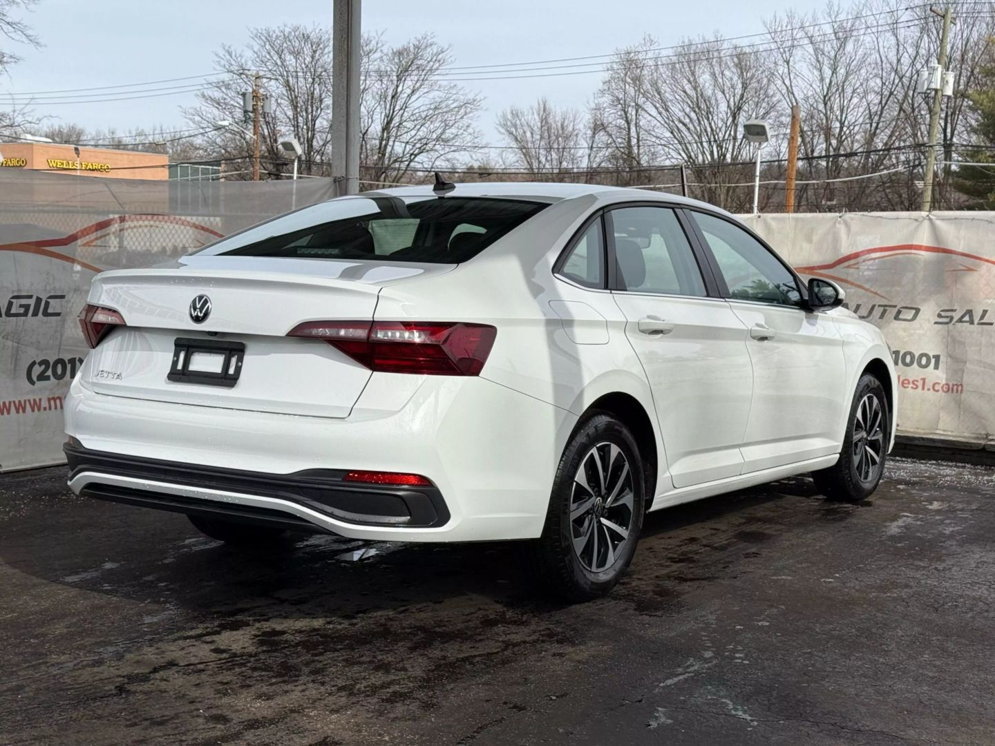 2022 Volkswagen Jetta - Image 11