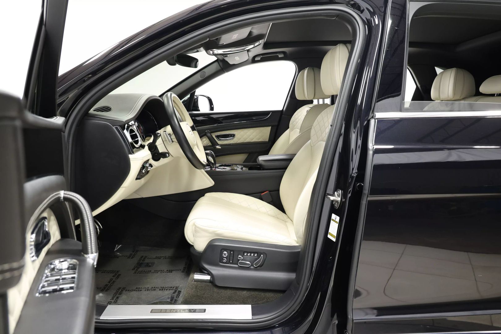 2017 Bentley Bentayga - Image 14