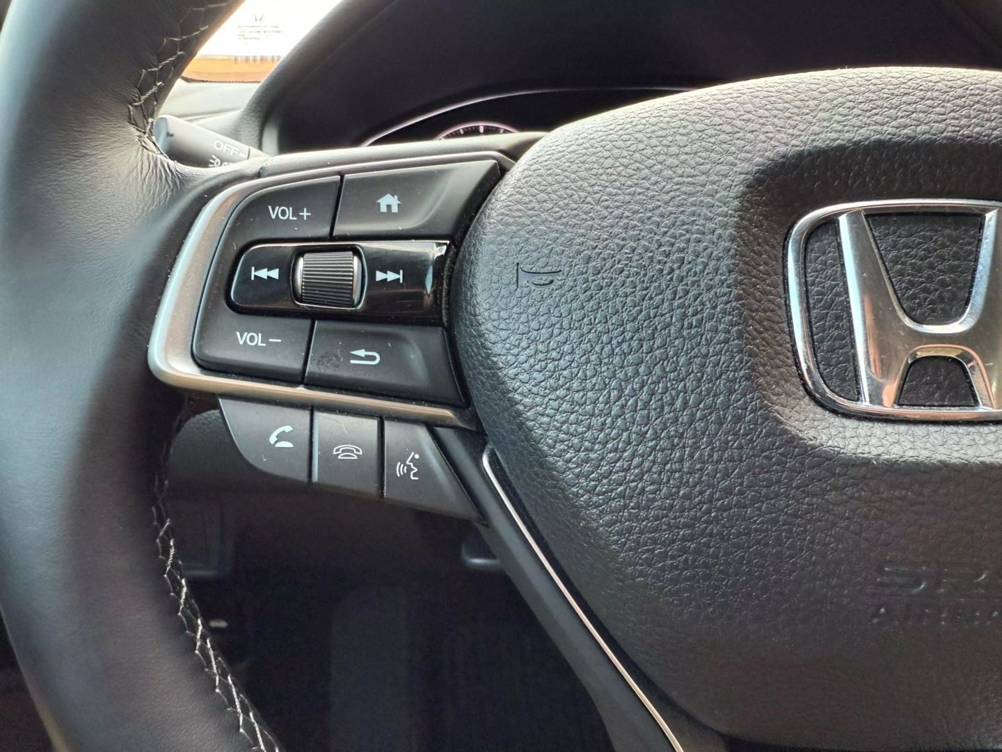 2018 Honda Accord - Image 25