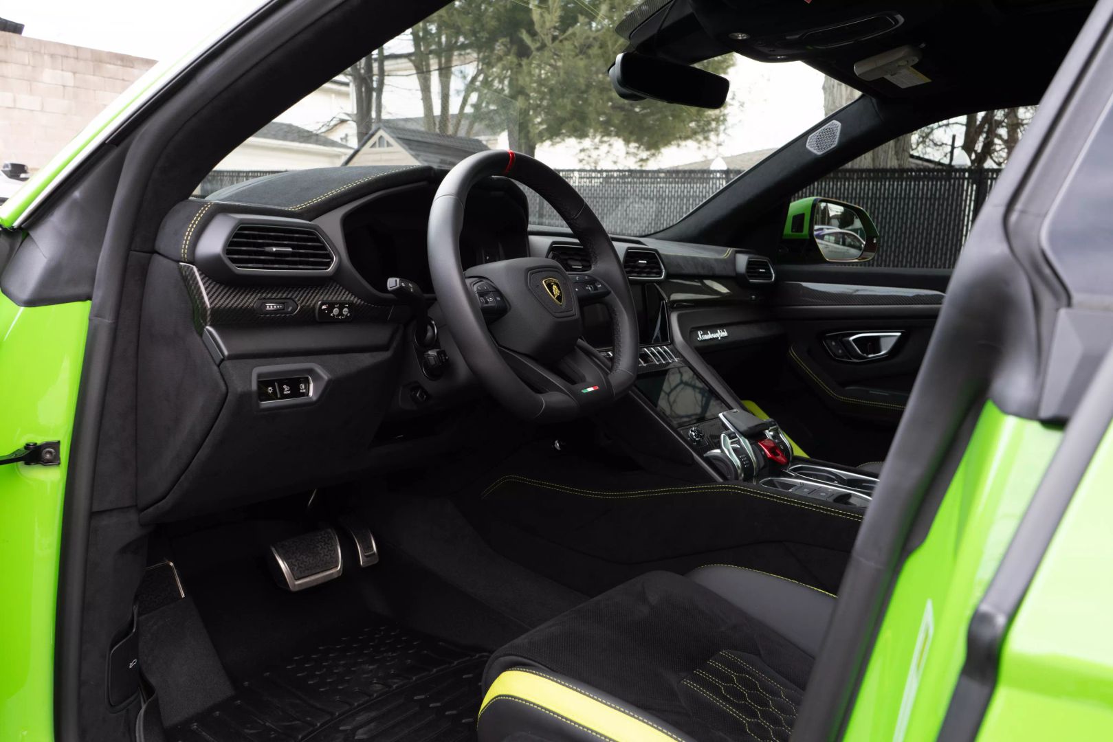 2023 Lamborghini Urus - Image 48