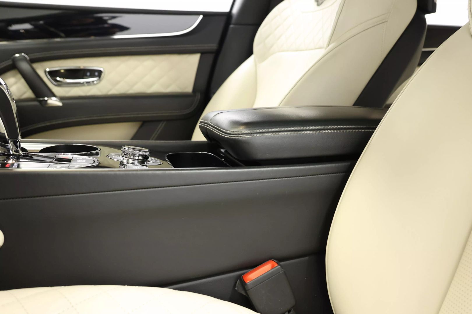 2017 Bentley Bentayga - Image 44