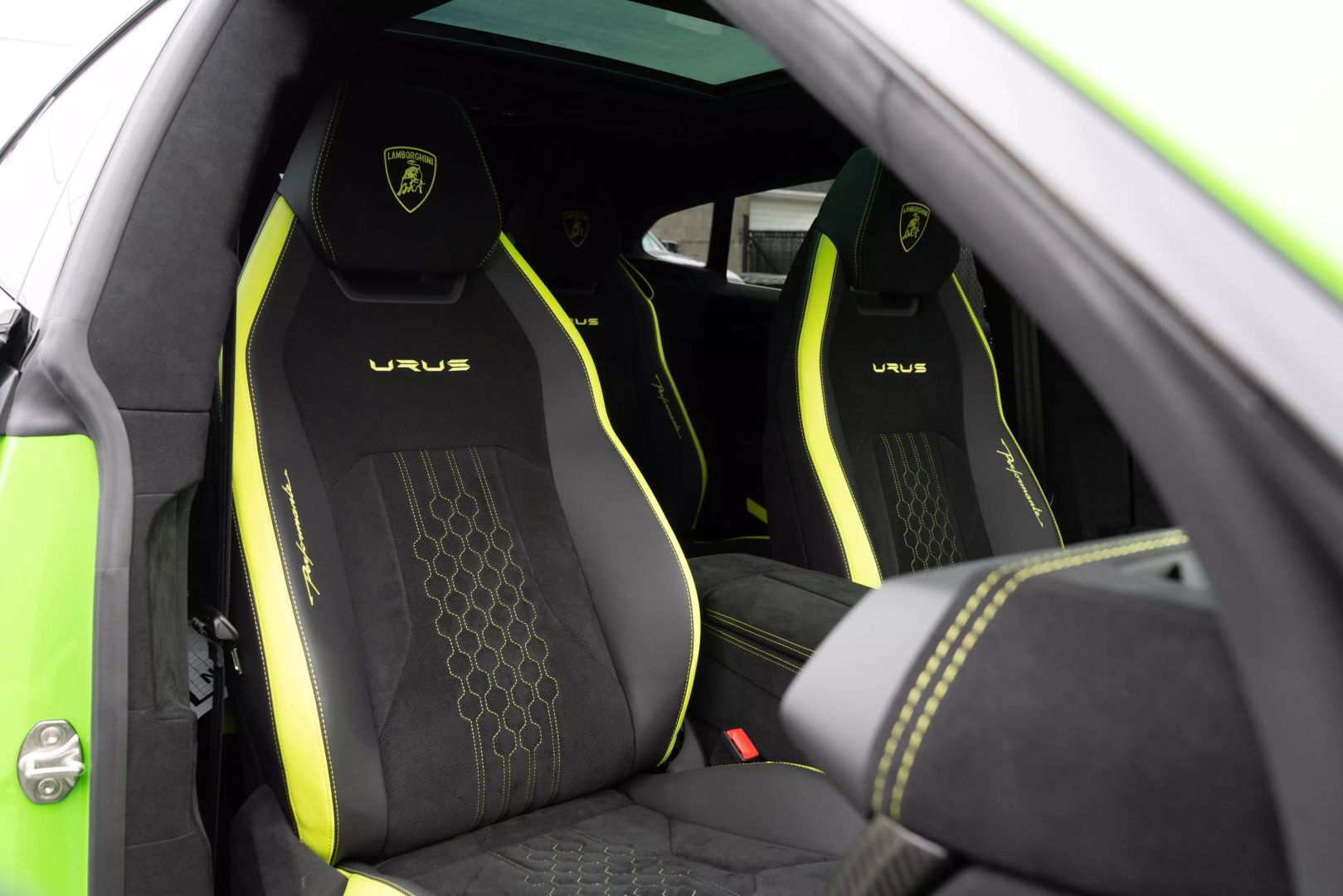 2023 Lamborghini Urus - Image 60