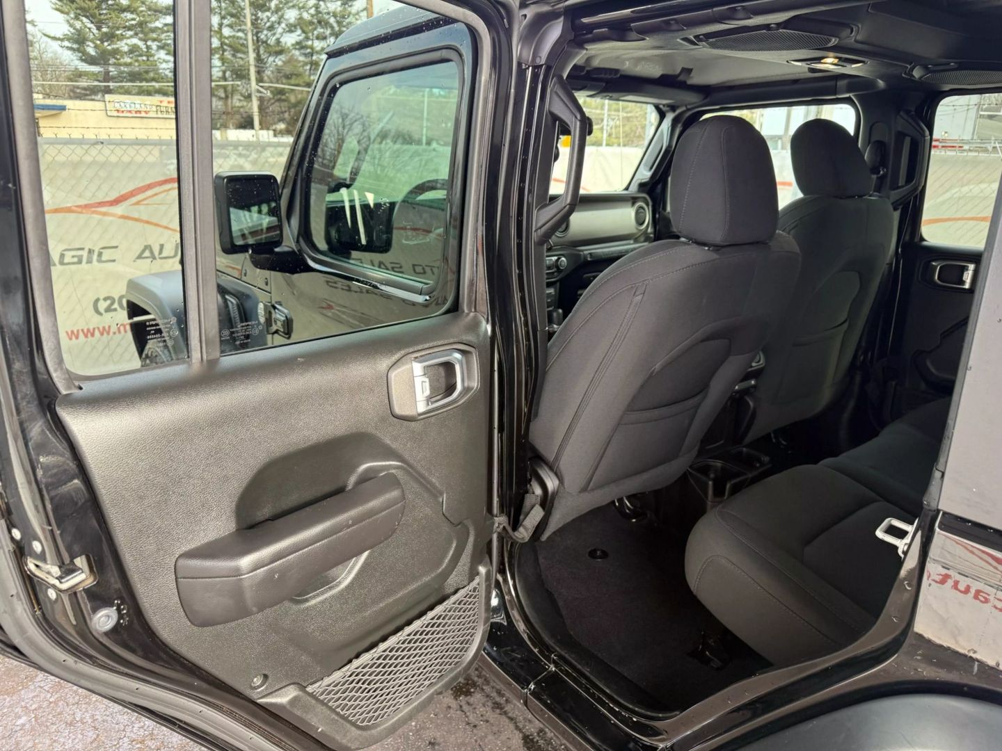 2021 Jeep Wrangler Unlimited - Image 17