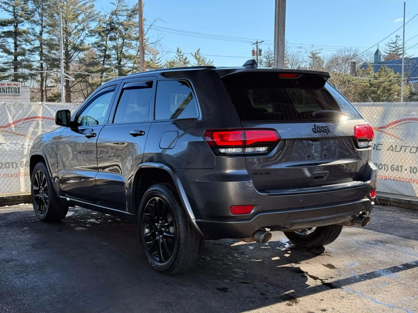 2018 Jeep Grand Cherokee - Image 9