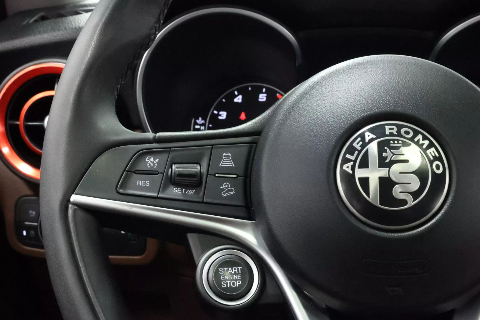 2018 Alfa Romeo Stelvio - Image 23