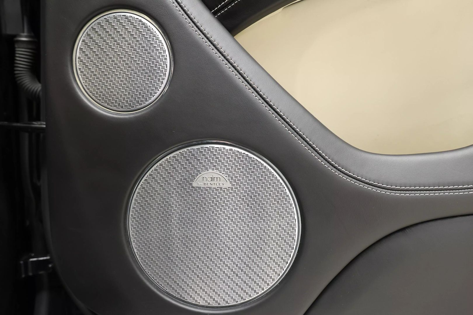 2017 Bentley Bentayga - Image 73
