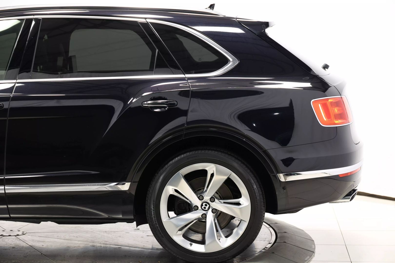 2017 Bentley Bentayga - Image 8