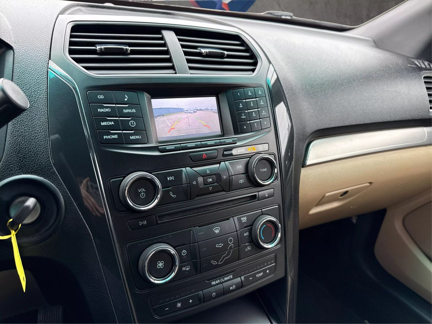 2017 Ford Explorer - Image 19