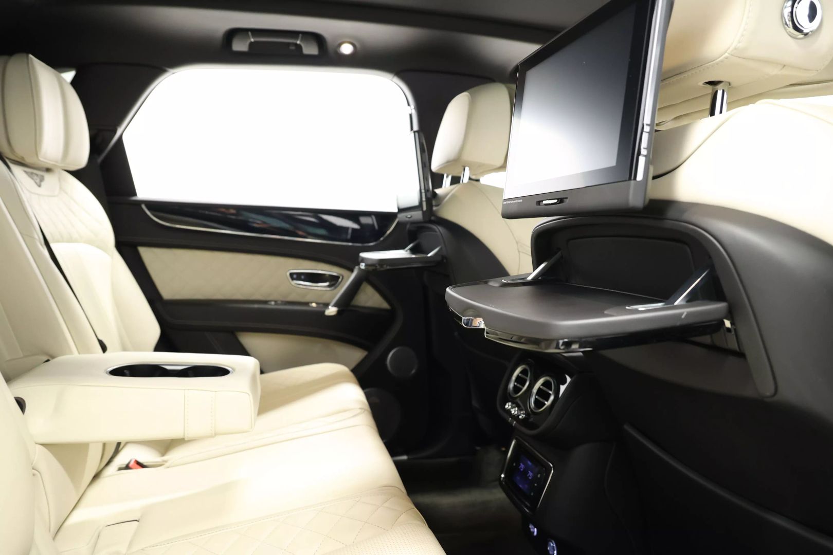2017 Bentley Bentayga - Image 81