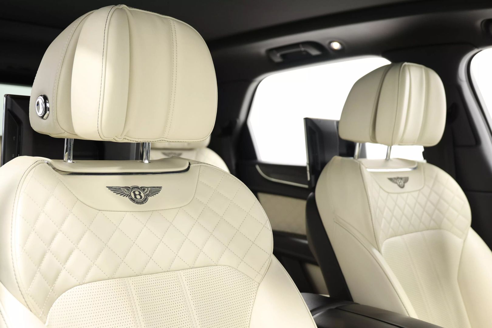 2017 Bentley Bentayga - Image 92