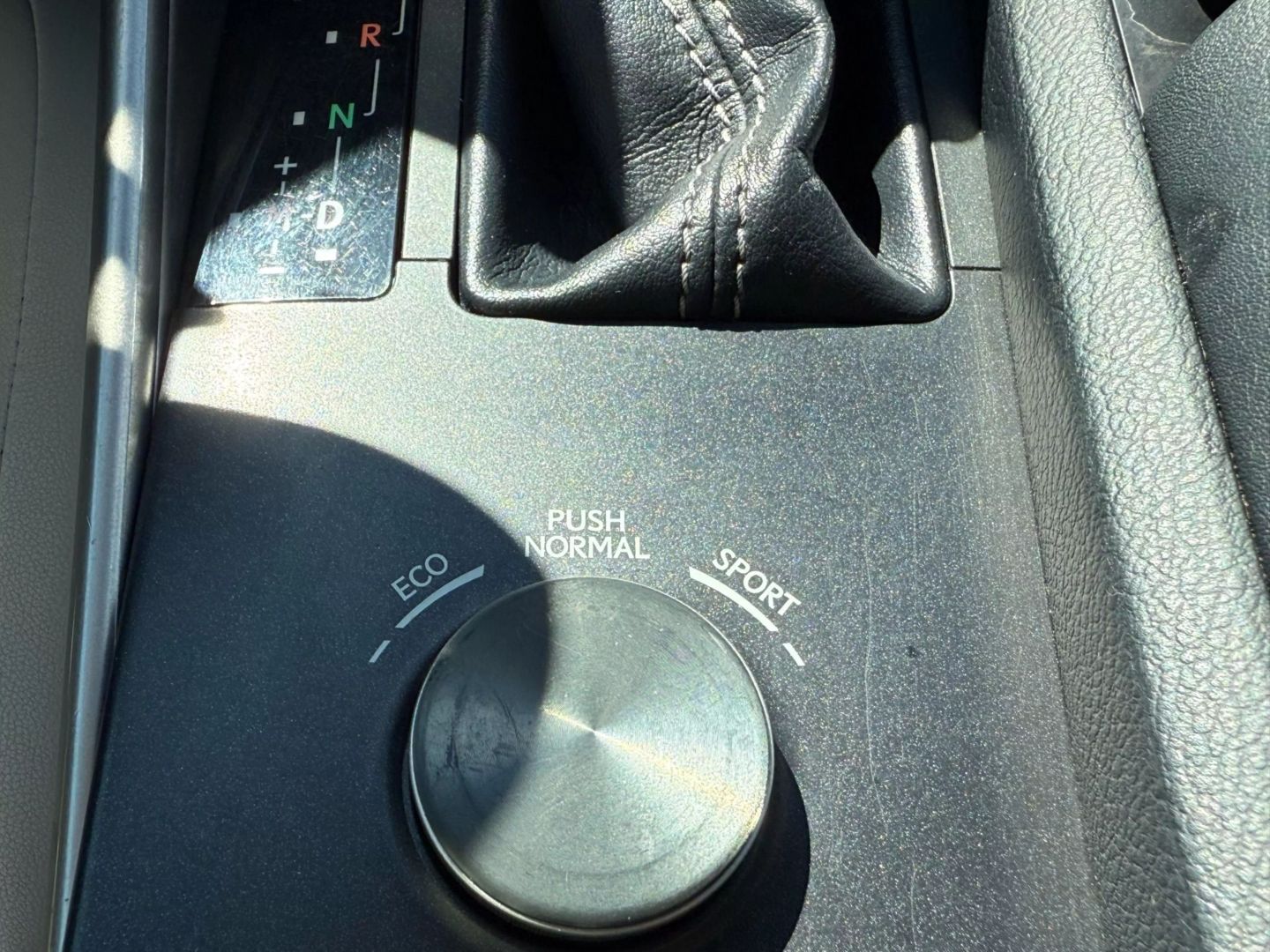 2015 Lexus Is - Image 19