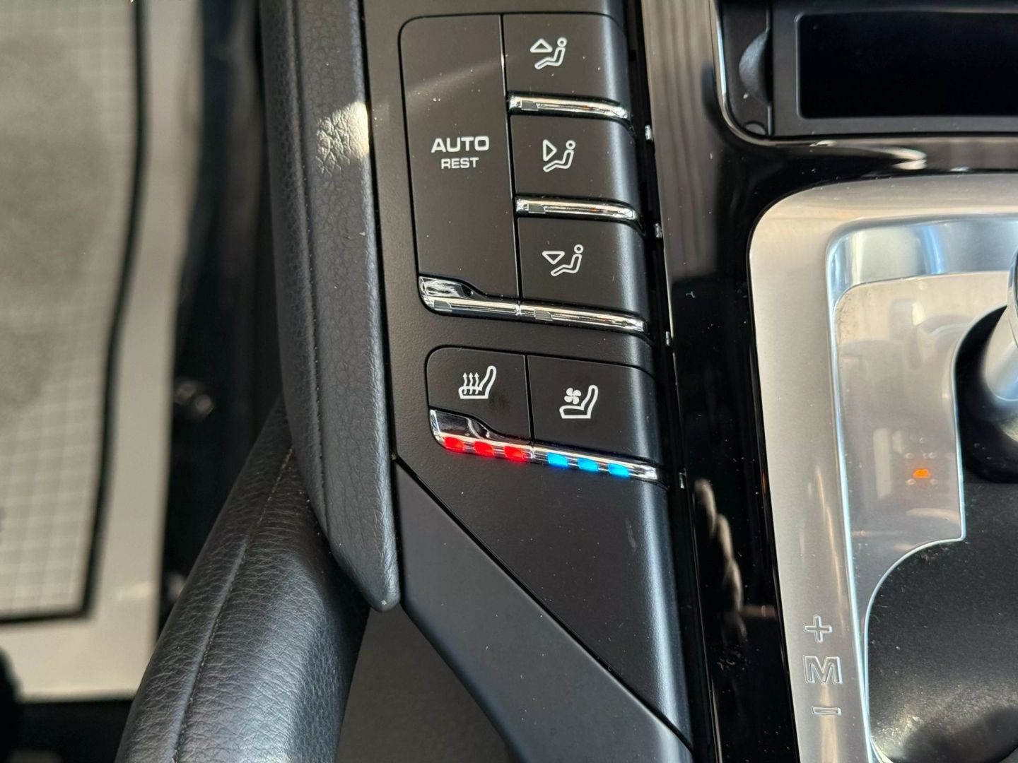 2016 Porsche Cayenne - Image 30