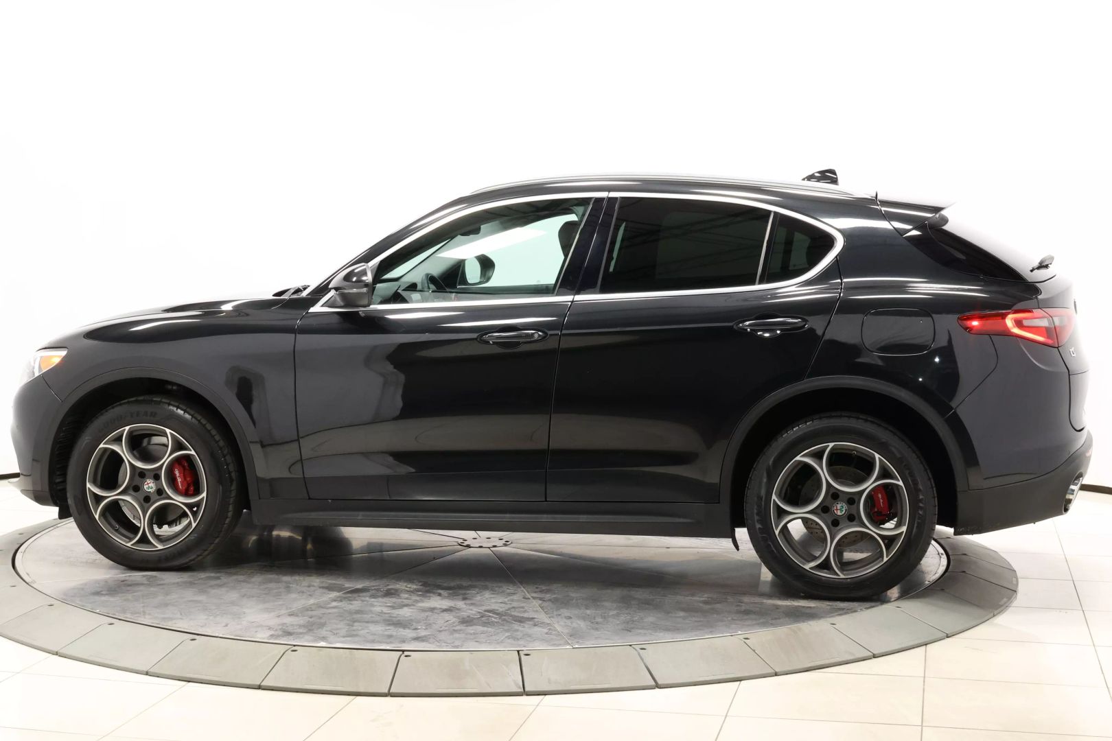 2018 Alfa Romeo Stelvio - Image 6