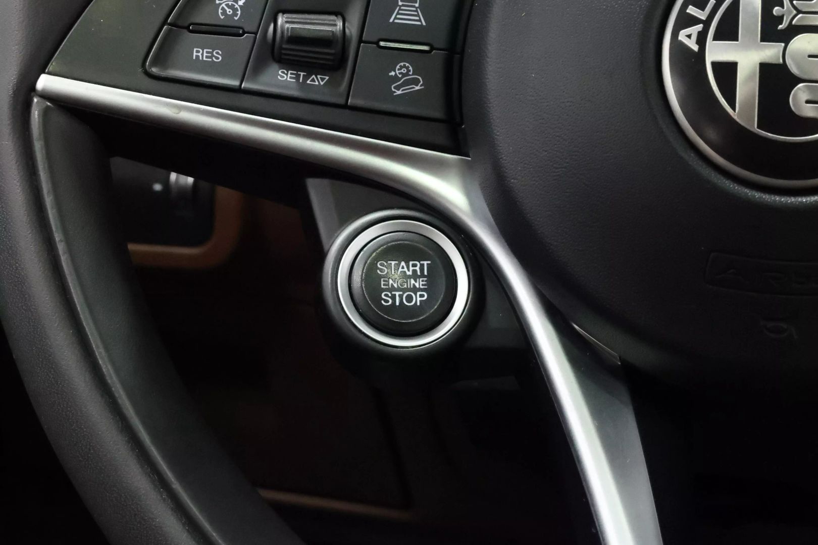 2018 Alfa Romeo Stelvio - Image 25