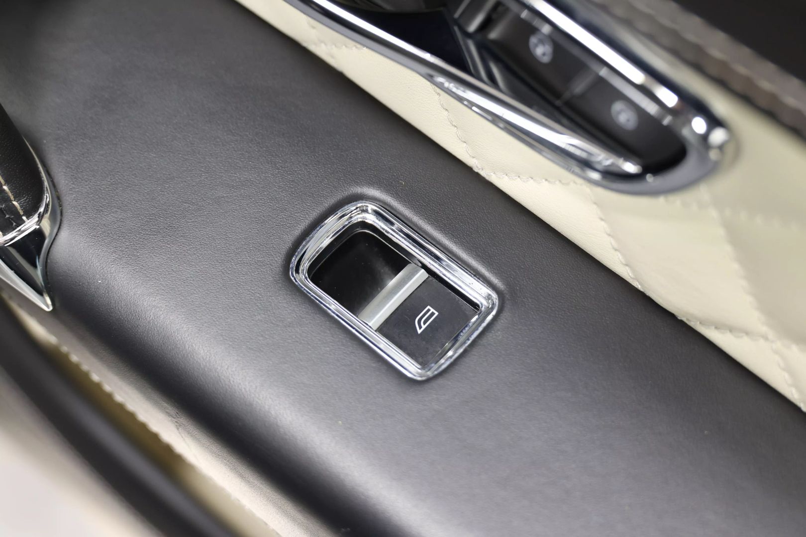 2017 Bentley Bentayga - Image 85
