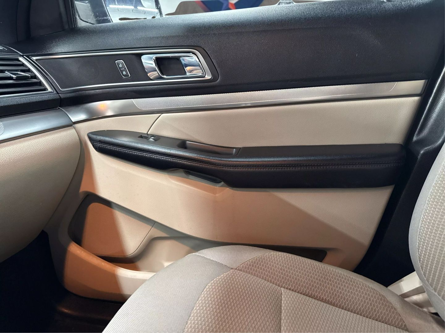 2018 Ford Explorer - Image 38
