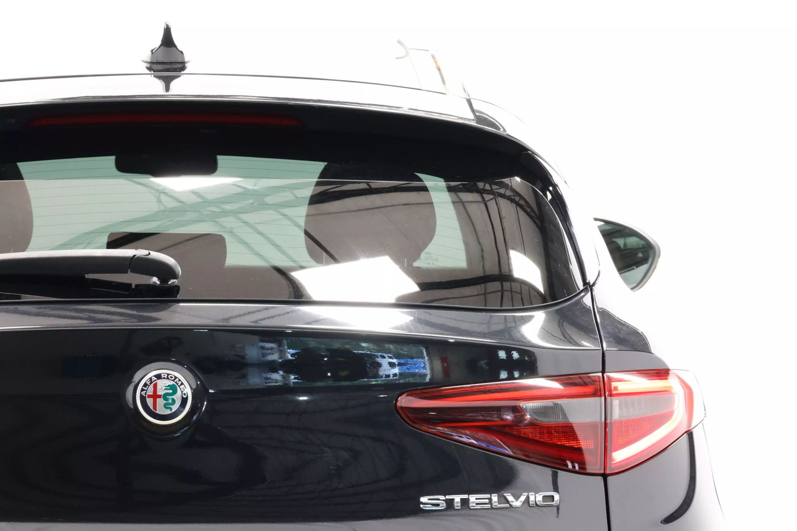 2018 Alfa Romeo Stelvio - Image 57