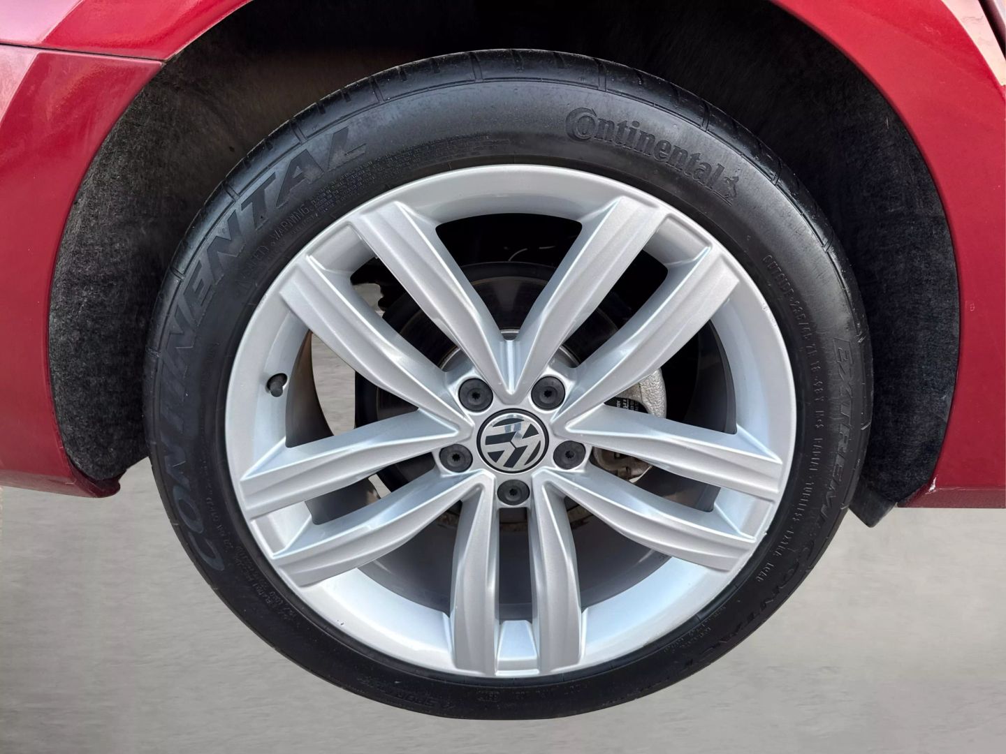 2018 Volkswagen Passat - Image 15